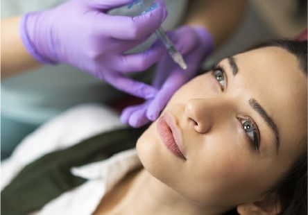 Hyaluronic acid vs vitamin c